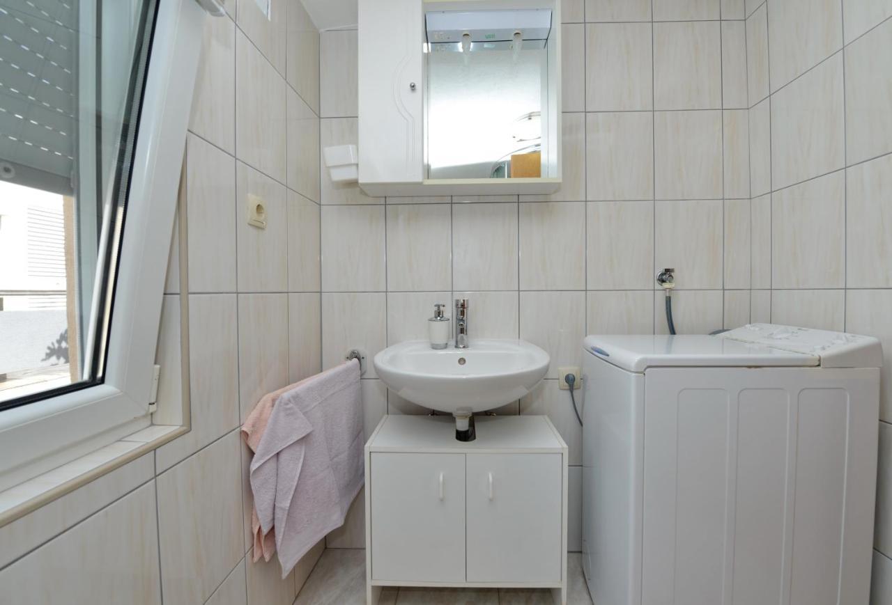 Apartment Nada Vir Exterior photo